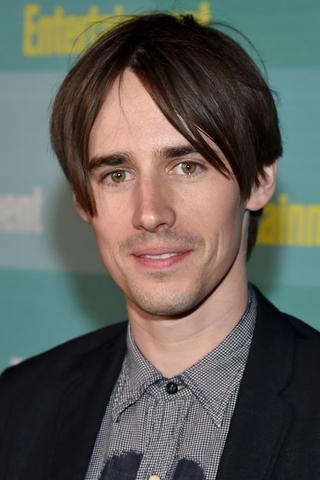 Reeve Carney pic