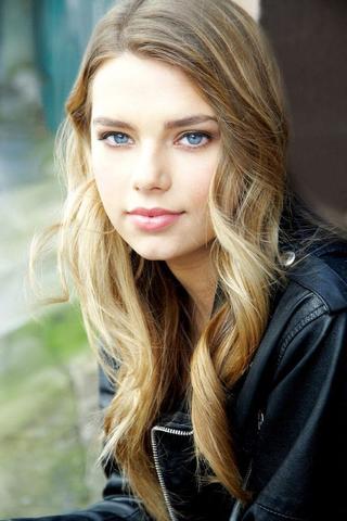 Indiana Evans pic