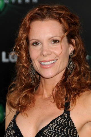 Robyn Lively pic