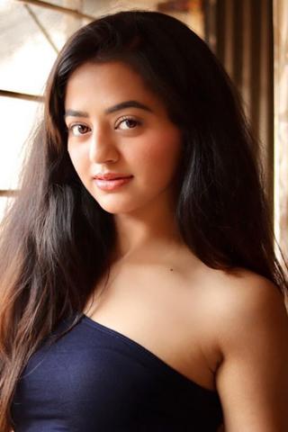 Helly Shah pic