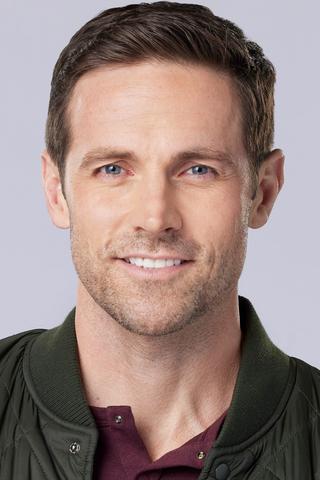 Dylan Bruce pic
