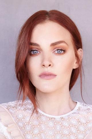 Madeline Brewer pic